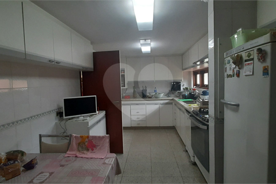 Sobrado à venda com 5 suítes em Tremembé, São Paulo, SP