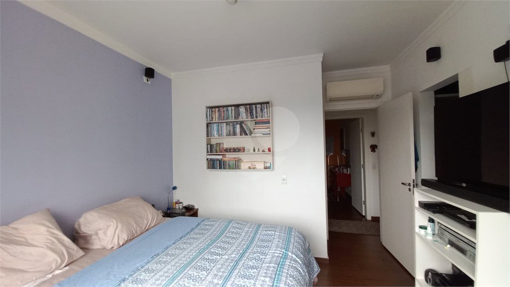 Sobrado à venda com 3 quartos, sendo 1 suíte, em Vila Gomes, São Paulo, SP