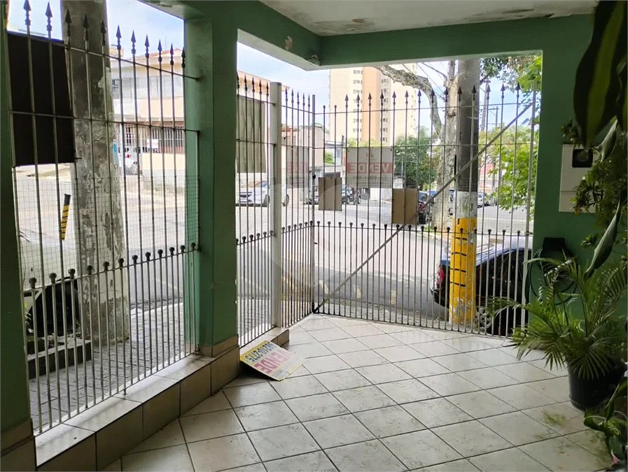 Vende-se sobrado de 3 andares na Vila Santa Catarina