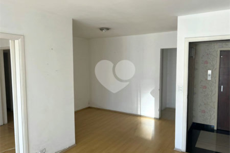 Apartamento à venda com 3 quartos, sendo 1 suíte,  em Campo Belo, São Paulo, SP