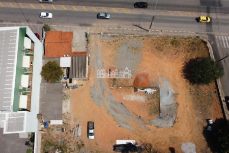 Terreno plano à venda ou locação na Alameda Lucas Nogueira Garcez – Vila Giglio, Atibaia