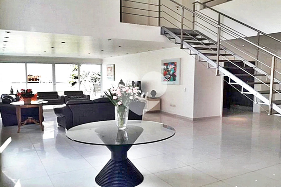 Casa à venda com 4 quartos, sendo 3 suítes, em Santana, São Paulo, SP