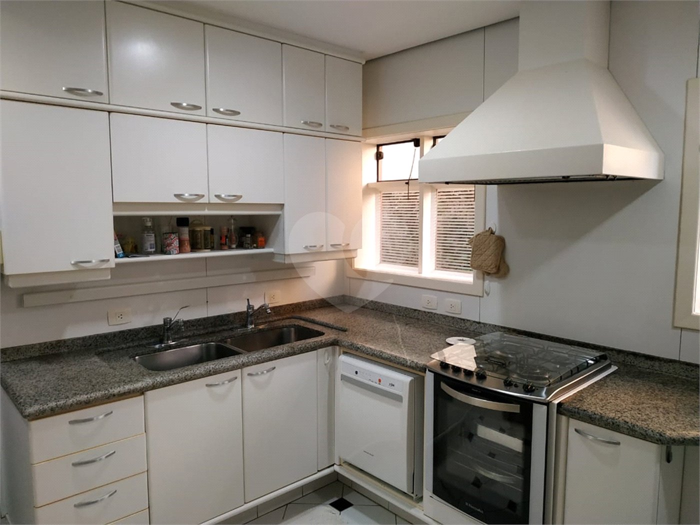 Casa à venda com 3 suítes em Interlagos, São Paulo, SP