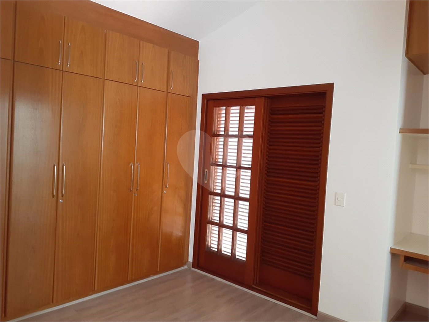 Sobrado à venda com 4 quartos, sendo 2 suítes,  em Tremembé, São Paulo, SP
