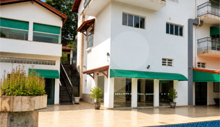 Casa à venda com 5 quartos, sendo 3 suítes,  no condomínio Alpes da Cantareira, Mairiporã - SP
