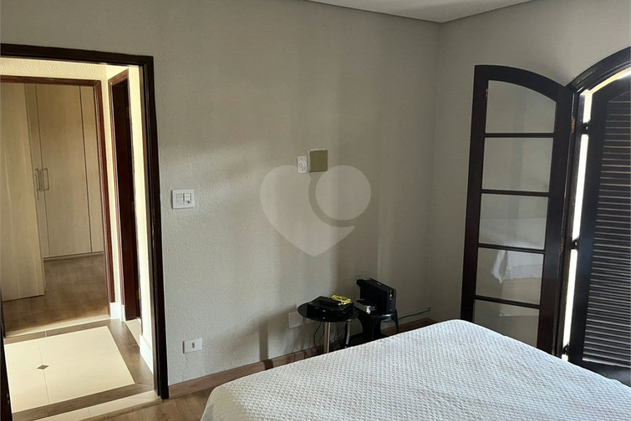 Sobrado à venda com 5 quartos em Horto, São Paulo, SP