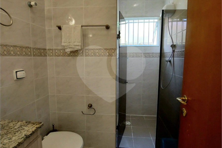 Sobrado à venda com 3 quartos, sendo 2 suítes, em Vila Romero, São Paulo, SP