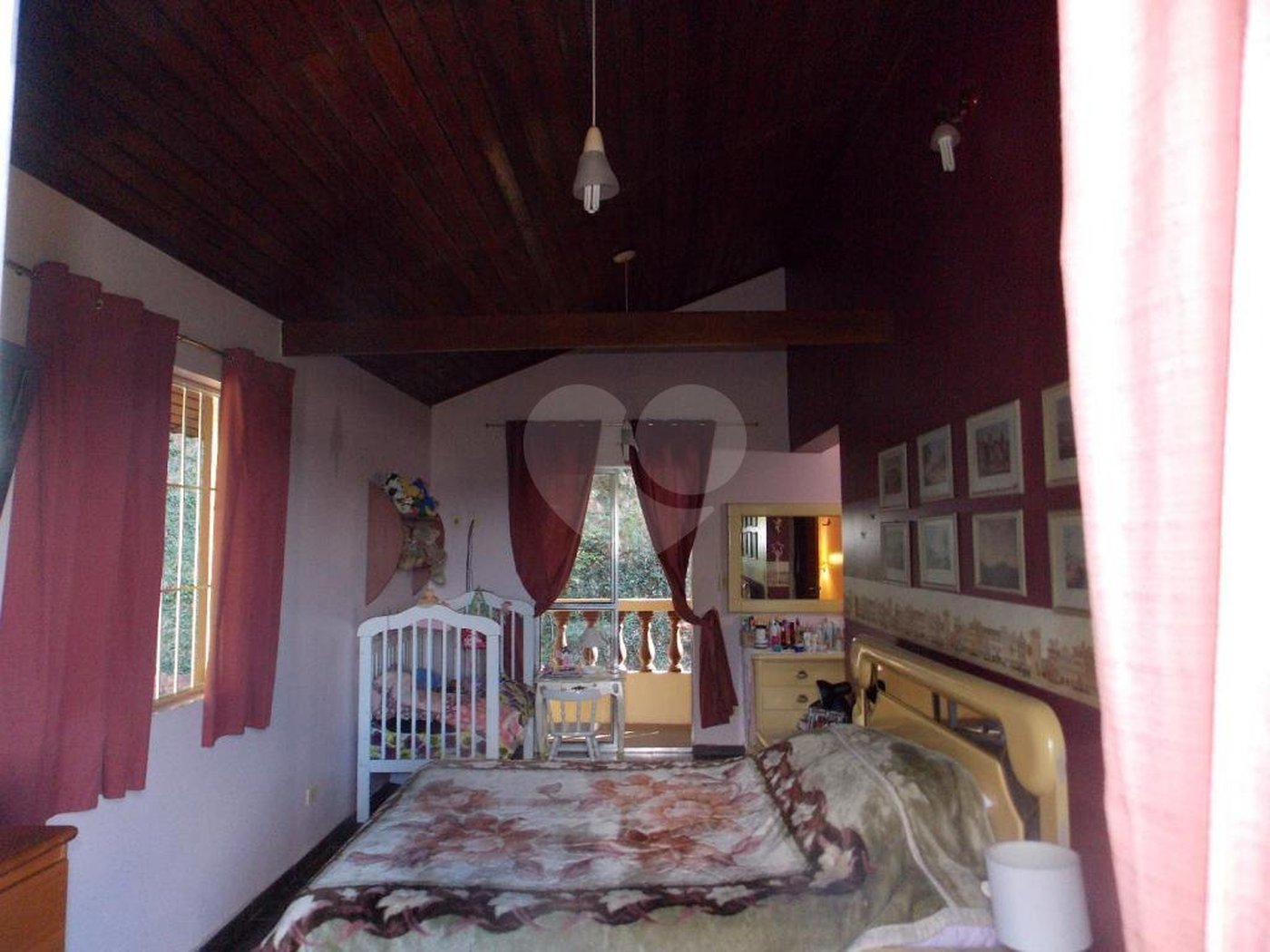 Sobrado à venda com 6 quartos, sendo 4 suítes, em Parque Petrópolis, Mairiporã, SP