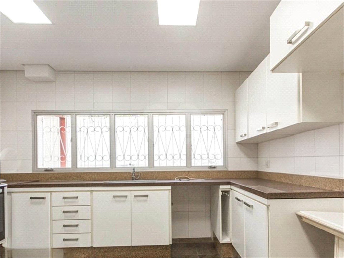 Casa à venda com 4 quartos, sendo 2 suítes, em Vila Morumbi, São Paulo, SP