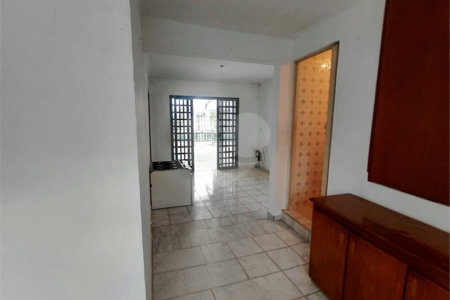 Sobrado à venda com 3 quartos, sendo 1 suíte, em Vila Constança, São Paulo, SP