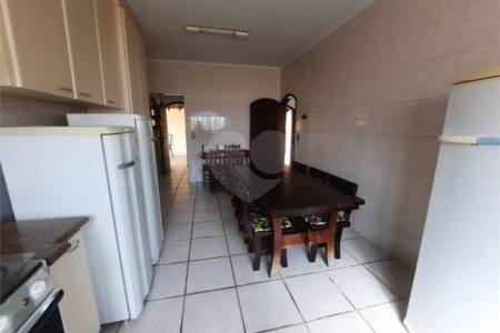 Casa à venda com 3 quartos, sendo 1 suíte,  em Jardim Aruan, Caraguatatuba, SP