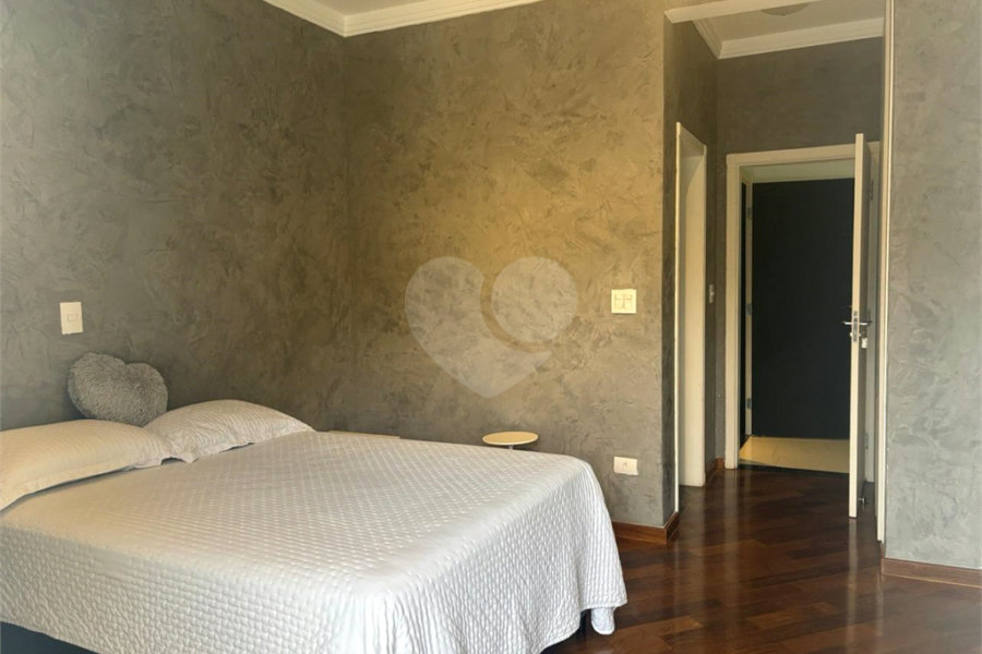 Casa à venda com 4 quartos, sendo 3 suítes, no condomínio Parque Itatiaia, Mairiporã - SP