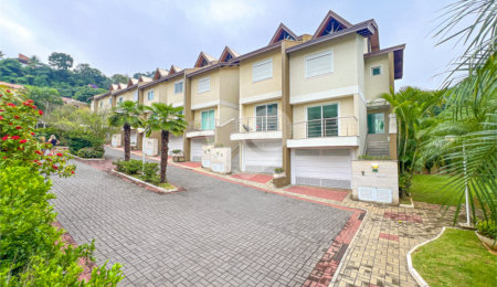 Casa à venda com 3 quartos, sendo 2 suítes,  no condomínio Floradas da Serra, São Paulo - SP