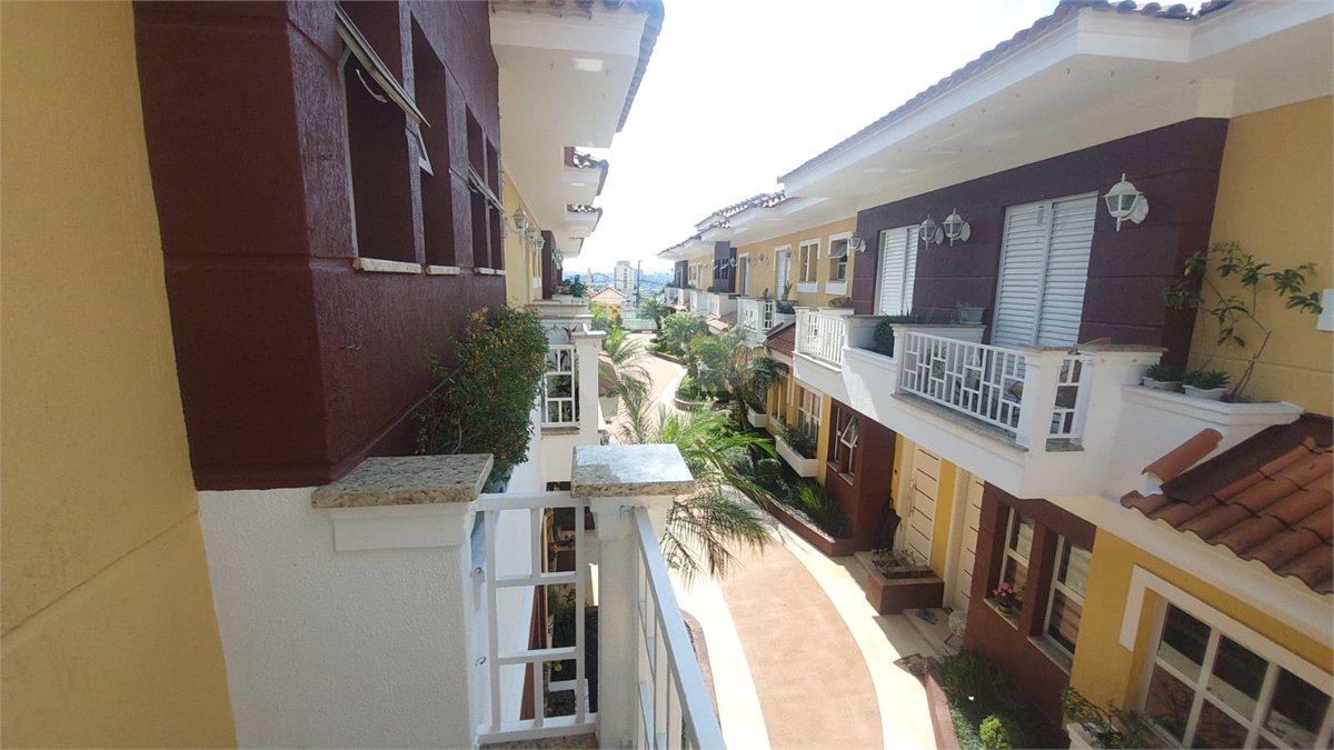 Casa para alugar com 3 quartos, sendo 1 suíte, no condomínio Santanna, São Paulo - SP