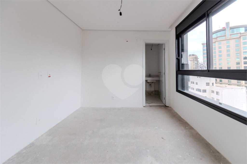 Apartamento à venda com 3 suítes em Vila Nova Conceição, São Paulo, SP