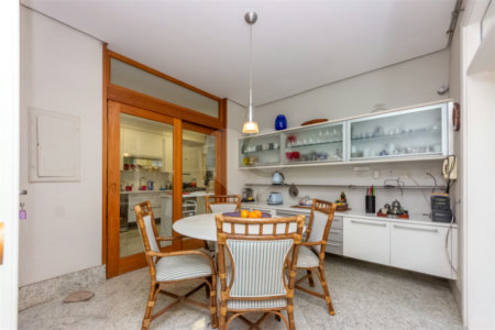 Casa de Vila à venda com 4 quartos, sendo 2 suítes, em Alto da Boa Vista, São Paulo, SP