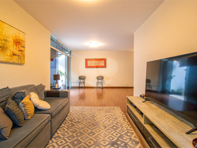 Casa à venda com 3 quartos, sendo 1 suíte,  em Alto da Boa Vista, São Paulo, SP