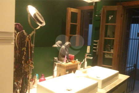 Casa à venda com 3 quartos, sendo 2 suítes, em Vila Mariana, São Paulo, SP