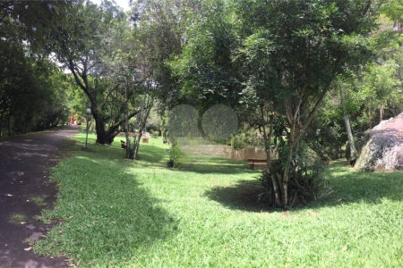 Casa à venda com 3 quartos, sendo 1 suíte, no condomínio Residencial Patrimônio do Carmo, São Roque - SP