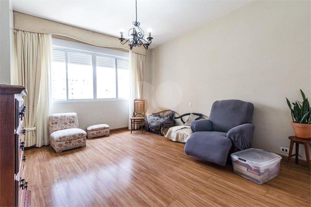 Apartamento à venda com 3 quartos, sendo 1 suíte,  em Santa Cecília, São Paulo, SP