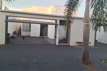 Casa à venda com 3 quartos, sendo 2 suítes,  em Ipê, Três Lagoas, MS