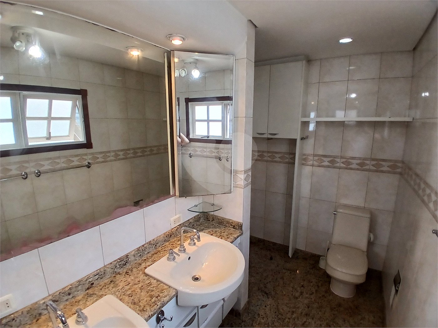 Casa à venda ou para alugar com 3 quartos, sendo 2 suítes, no condomínio Chácara das Rosas, São Paulo - SP