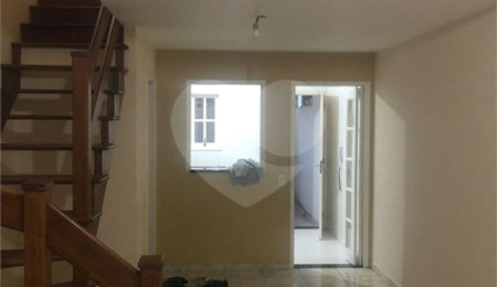 Casa à venda com 2 quartos, sendo 1 suíte,  no condomínio Village Palmas, São Paulo - SP