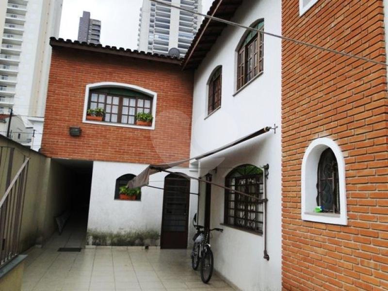 Sobrado à venda com 8 quartos, sendo 2 suítes,  em Santana, São Paulo, SP