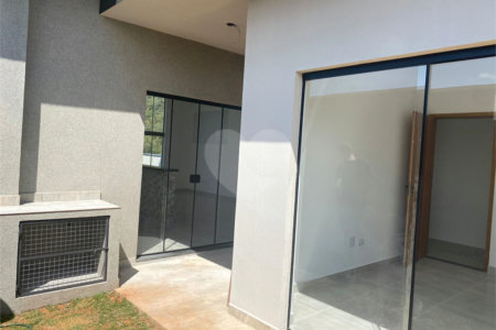 Casa à venda com 3 quartos, sendo 1 suíte, no condomínio Residencial Santa Martha, Bom Jesus dos Perdões - SP