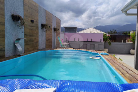 Casa à venda com 3 quartos, sendo 2 suítes, no condomínio Planície do Araguaia, Rio de Janeiro - RJ