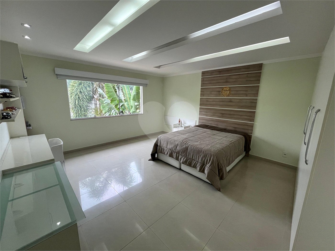 Casa à venda com 3 quartos, sendo 1 suíte, no condomínio Golden Village, Rio de Janeiro - RJ