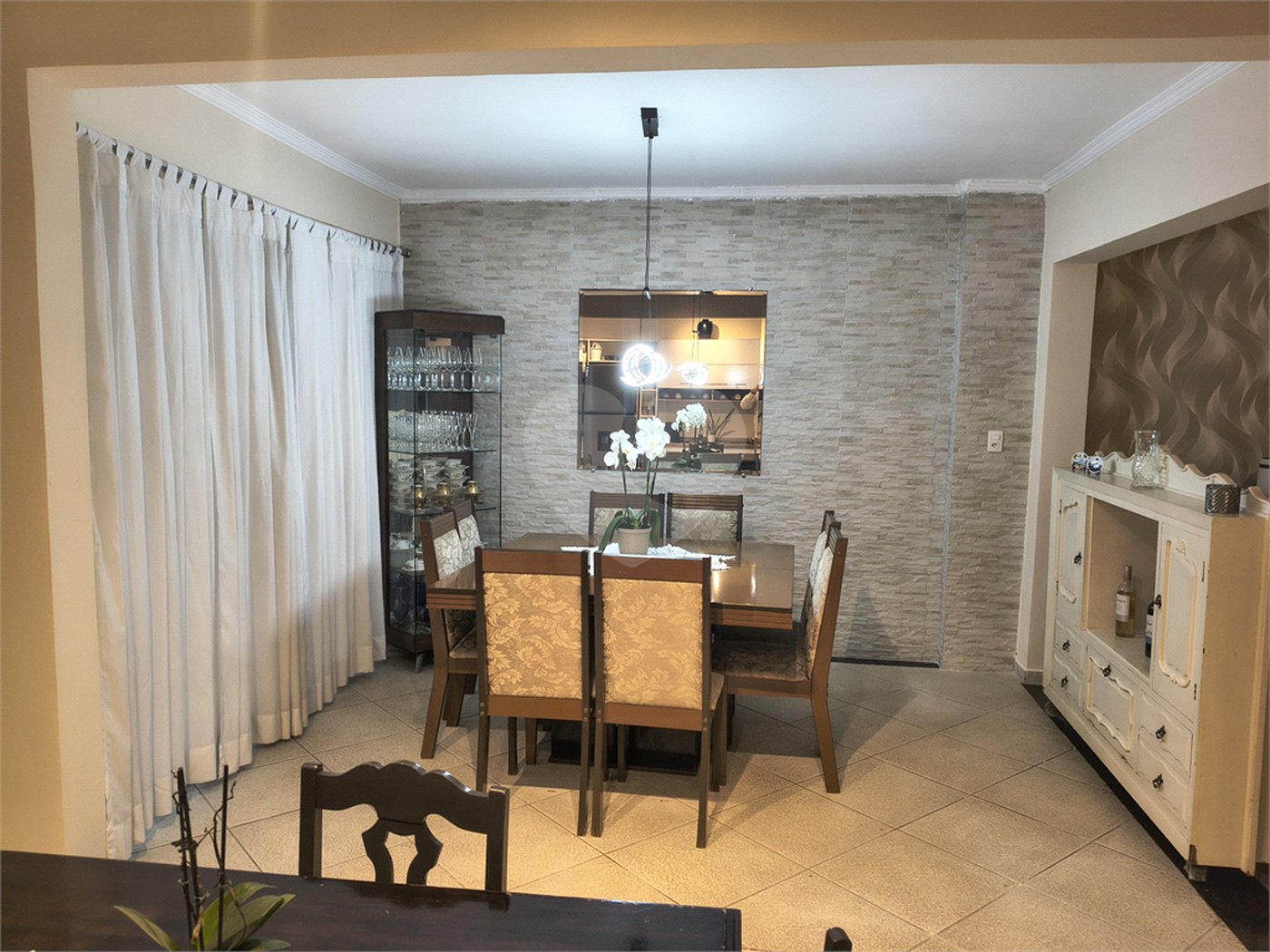 Casa à venda com 3 suítes em Vila Lavínia, Mogi das Cruzes, SP