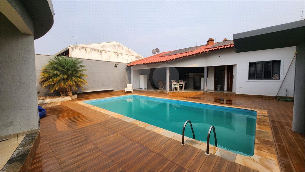 Casa à venda com 3 quartos, sendo 1 suíte, em Vila Harmonia, Araraquara, SP