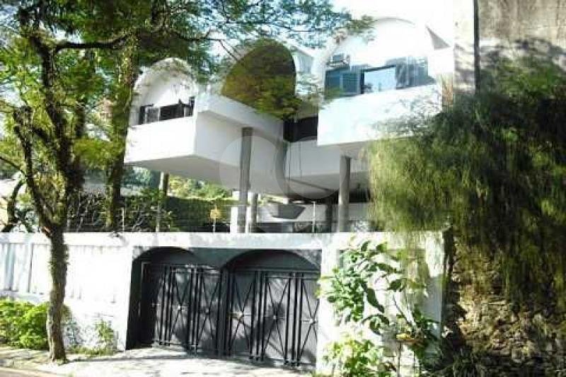 Sobrado à venda com 4 quartos, sendo 3 suítes,  em Alto da Boa Vista, São Paulo, SP