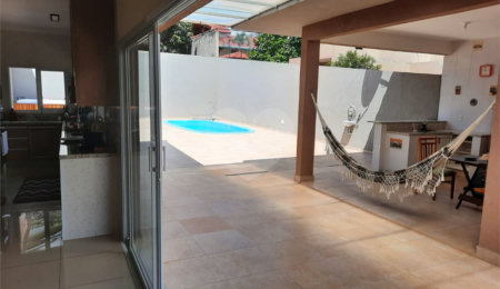 Casa à venda com 4 quartos, sendo 2 suítes, no condomínio Parque das Garças, Atibaia - SP
