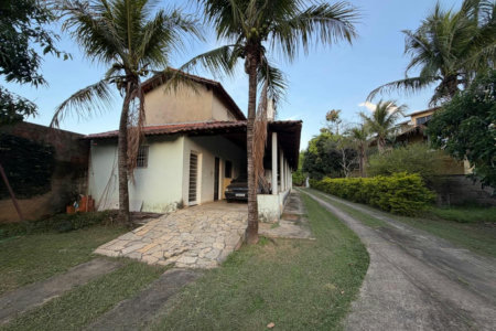Casa Térrea à venda com 9 quartos, sendo 2 suítes, no condomínio Seranila, Monte Mor - SP