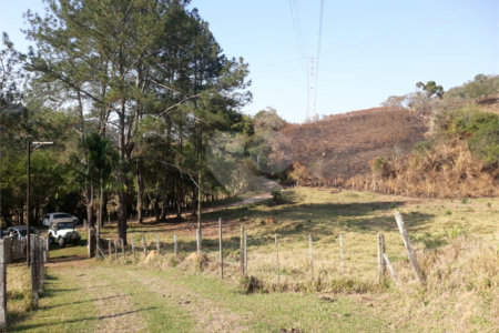Sítio à venda com 3 quartos em Bairro do Cambará, São Roque, SP