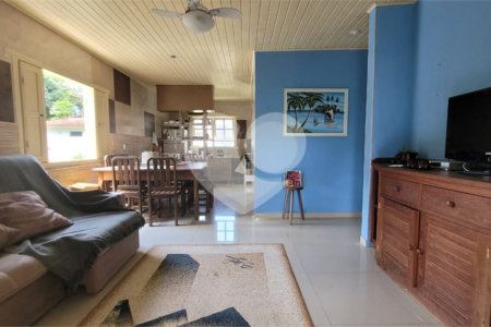 Casa à venda com 4 quartos, sendo 2 suítes, no Centro, Santa Cruz Cabrália, BA