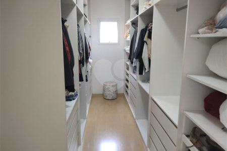 Casa à venda com 4 quartos, sendo 2 suítes, no condomínio Residencial Jardim das Palmeiras, Vinhedo - SP