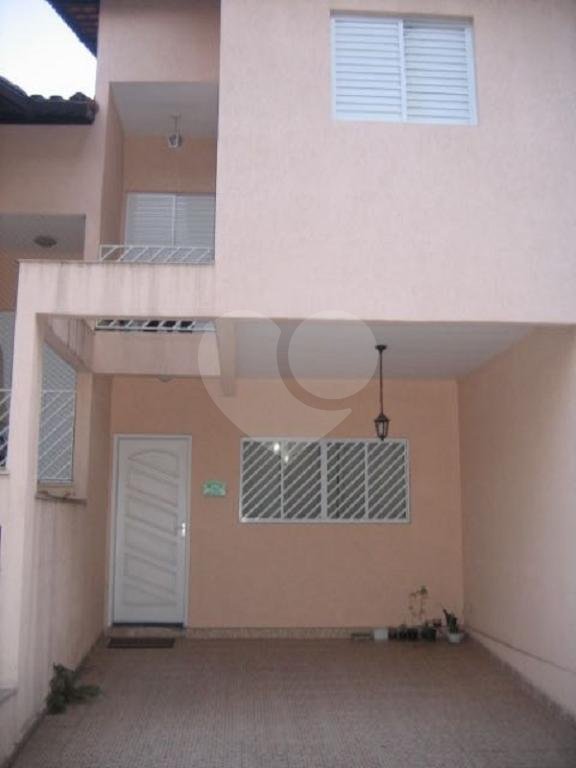 Casa à venda com 3 quartos, sendo 1 suíte, no condomínio Residencial Maracujás, São Paulo - SP
