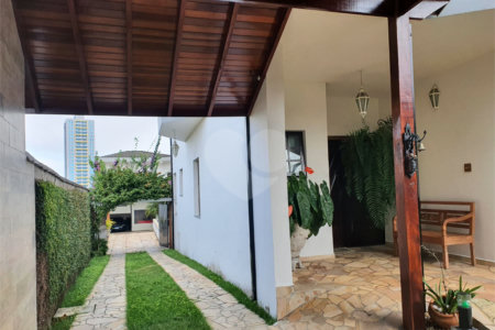 Casa à venda com 4 quartos, sendo 2 suítes,  em Mogi Moderno, Mogi das Cruzes, SP
