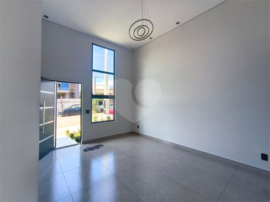 Casa à venda com 3 quartos, sendo 2 suítes, no condomínio Tivolli, Itapetininga - SP