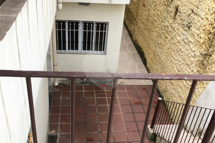Sobrado à venda com 3 quartos, sendo 1 suíte, no Centro, Mairiporã, SP