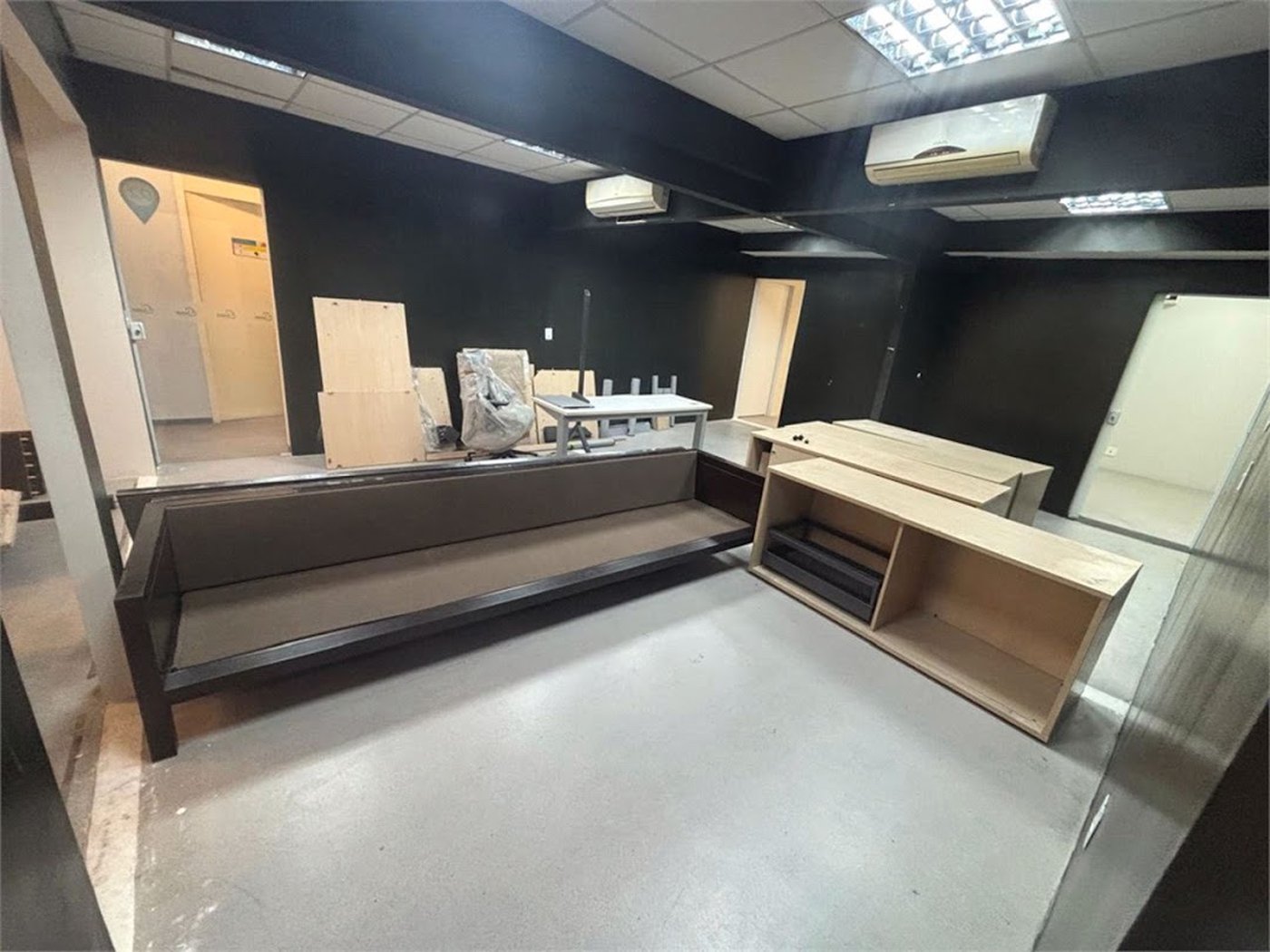 Sala Comercial para venda e locação, Estuário, Santos - SA0057.