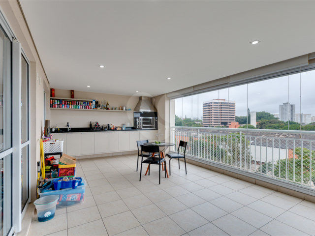 Apartamento à venda com 4 quartos, sendo 2 suítes,  em Santo Amaro, São Paulo, SP