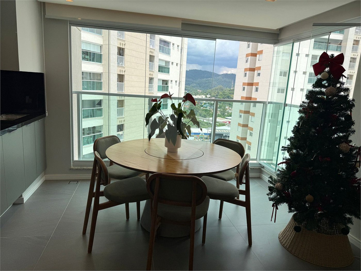 Apartamento à venda com 2 quartos, sendo 1 suíte,  em Vila Mogilar, Mogi das Cruzes, SP