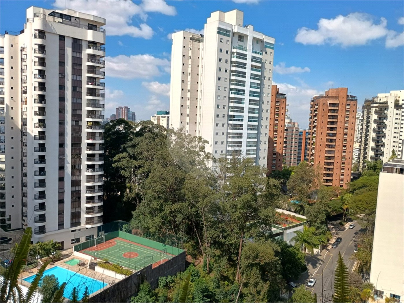 Apartamento à venda ou para alugar com 4 quartos, sendo 1 suíte,  em Vila Andrade, São Paulo, SP