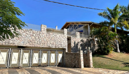 Casa à venda com 4 quartos, sendo 3 suítes, no condomínio Terras de Santa Teresa, Itupeva - SP