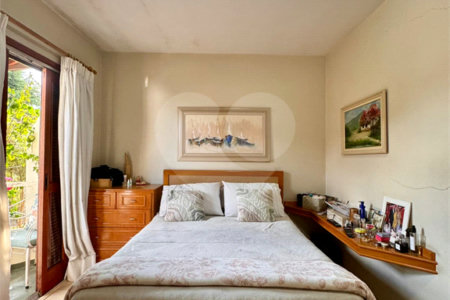 Casa à venda com 3 quartos, sendo 1 suíte, no condomínio Morada dos Pássaros, São Paulo - SP