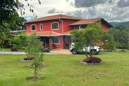 Chácara para alugar com 4 quartos, sendo 2 suítes,  no Centro (canguera), São Roque, SP